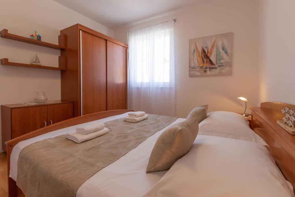 Sea View- Spacious Apartment With Shared Pool Split Kültér fotó