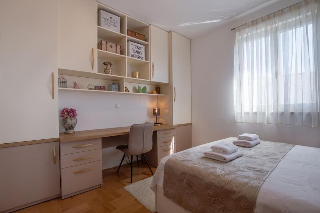 Sea View- Spacious Apartment With Shared Pool Split Kültér fotó