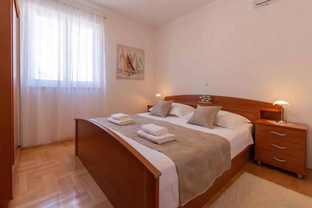 Sea View- Spacious Apartment With Shared Pool Split Kültér fotó