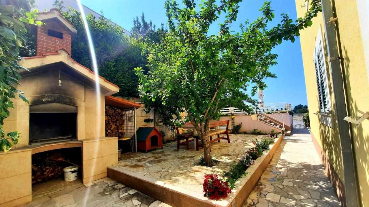 Sea View- Spacious Apartment With Shared Pool Split Kültér fotó