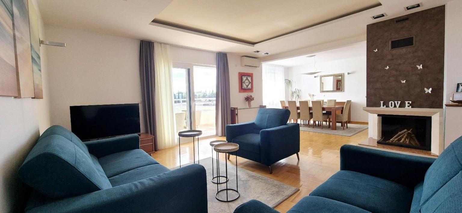Sea View- Spacious Apartment With Shared Pool Split Kültér fotó